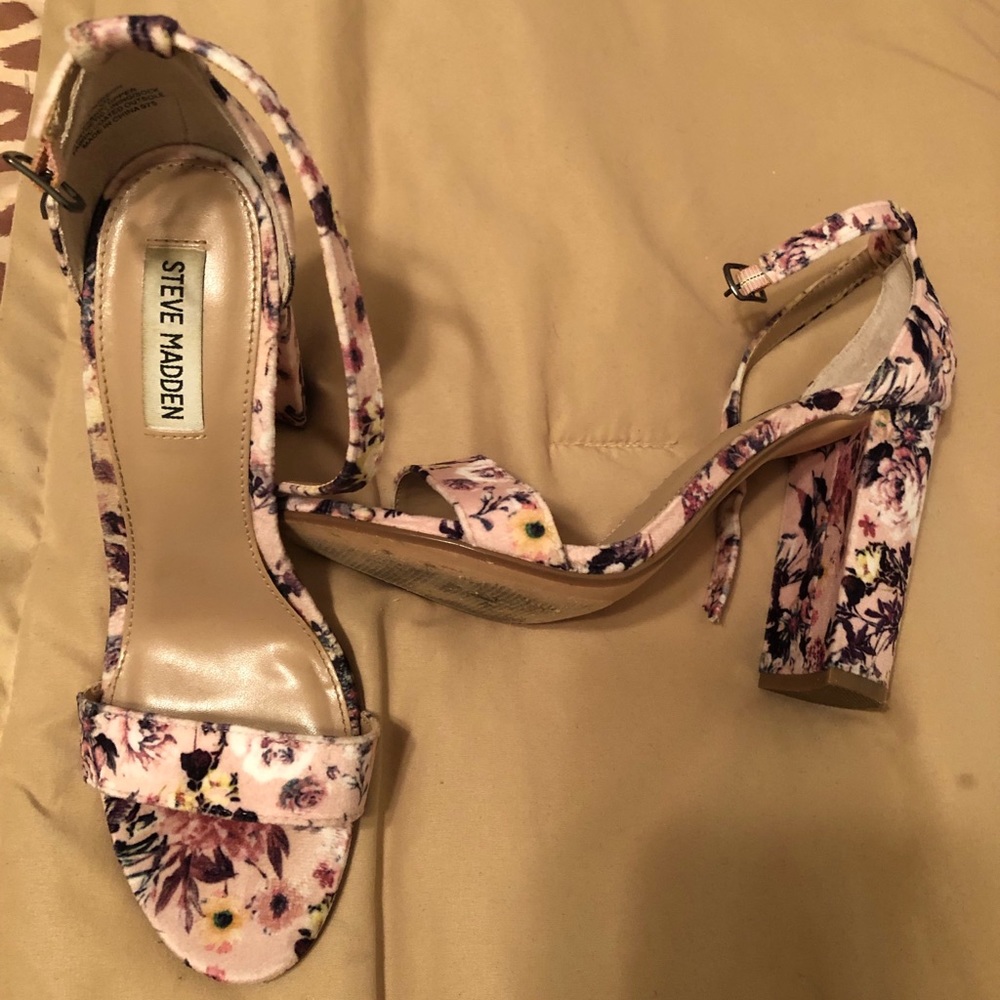 Steve Madden Floral heals